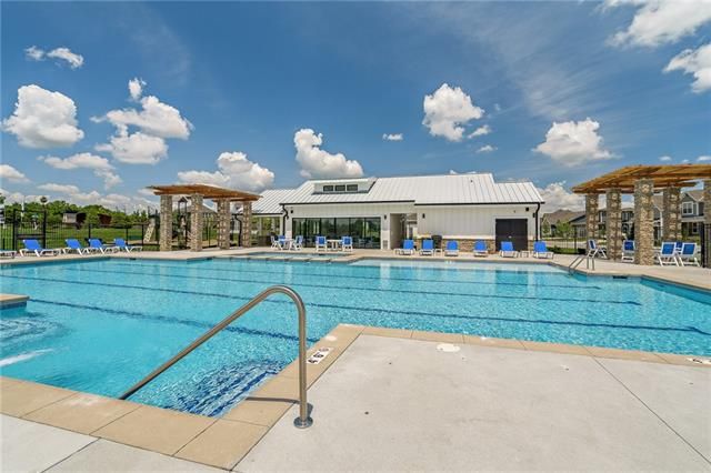 13303 W 180th Ter, Overland Park, KS 64083