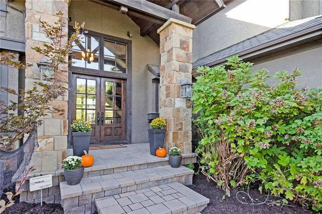 16512 Barton St, Overland Park, KS 66221