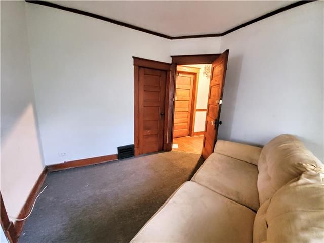 826 E 21st Ave, Kansas City, MO 64116