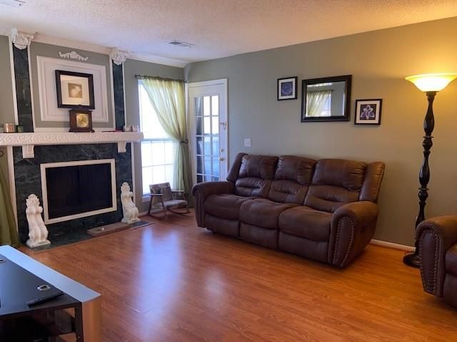 12631 W 110th Ter, Overland Park, KS 66210