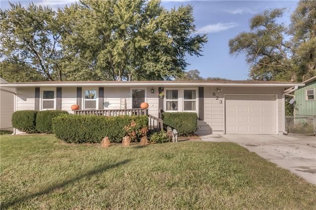 523 Valley St, Lansing, KS 66043