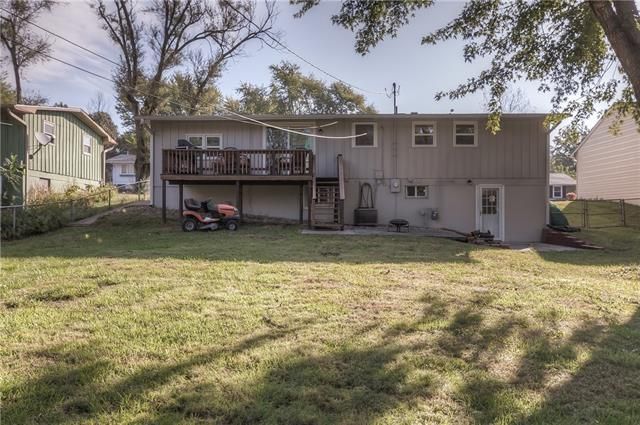 523 Valley St, Lansing, KS 66043
