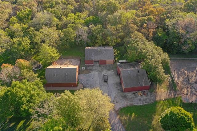 32106 E Colbern Rd, Oak Grove, MO 64075
