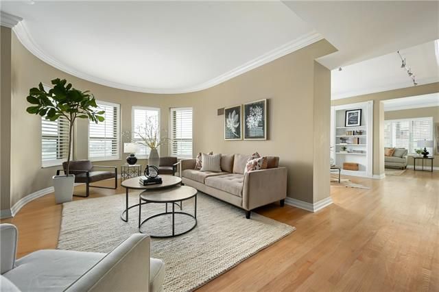 4950 Central St #704, Kansas City, MO 64112