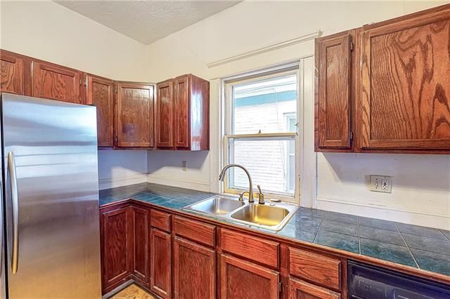 3118 E 11th St, Kansas City, MO 64127