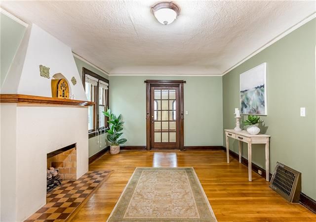 606 E 70 Ter, Kansas City, MO 64131