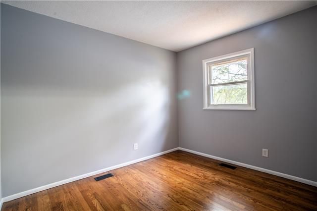8733 E Bannister Ter, Kansas City, MO 64134