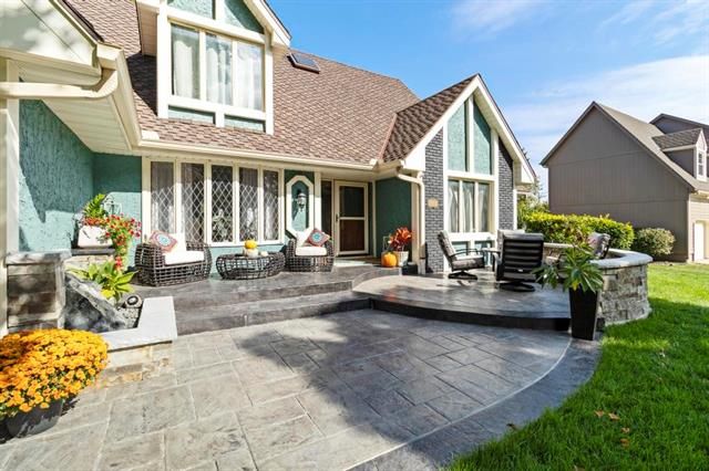 10818 W 127th Ter, Overland Park, KS 66213