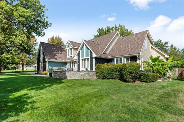 10818 W 127th Ter, Overland Park, KS 66213