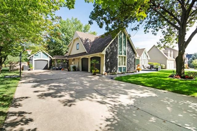 10818 W 127th Ter, Overland Park, KS 66213