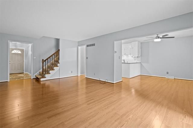 5405 W 103rd Ter, Overland Park, KS 66207