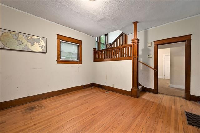 2810 E 10th St, Kansas City, MO 64127