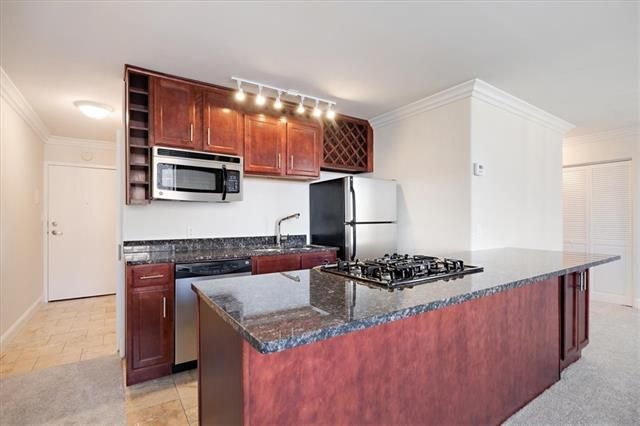 700 E 8th St #14F, Kansas City, MO 64106