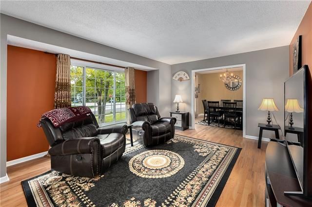 9501 Farley Cir, Overland Park, KS 66212