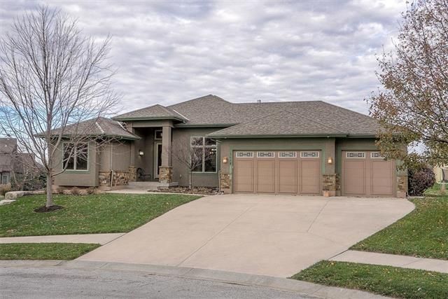 1658 NE Lashbrook Ct, Lee's Summit, MO 64086