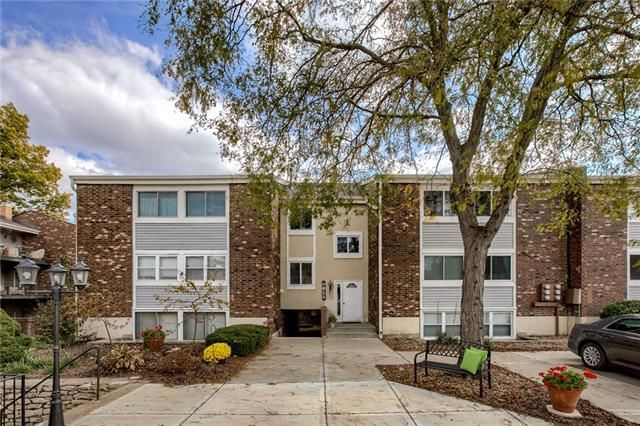 9622 Perry Ln #B, Overland Park, KS 66212