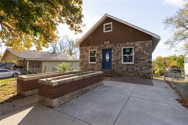 6427 E 16th St, Kansas City, MO 64126