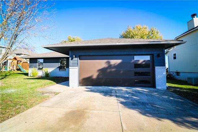 203 Parkway Dr, Warrensburg, MO 64093