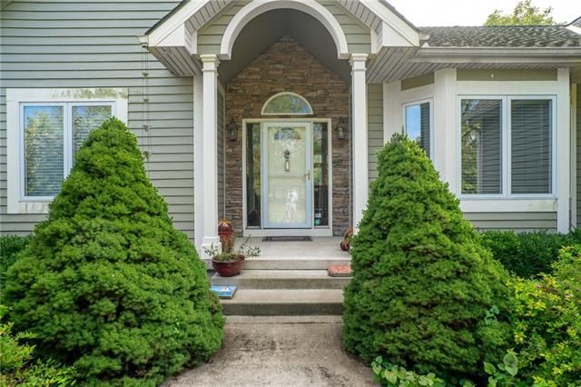 751 SW Old Pryor Rd, Lee's Summit, MO 64081