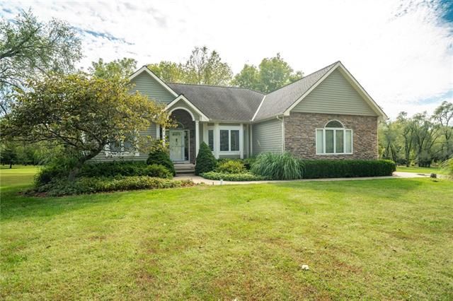 751 SW Old Pryor Rd, Lee's Summit, MO 64081