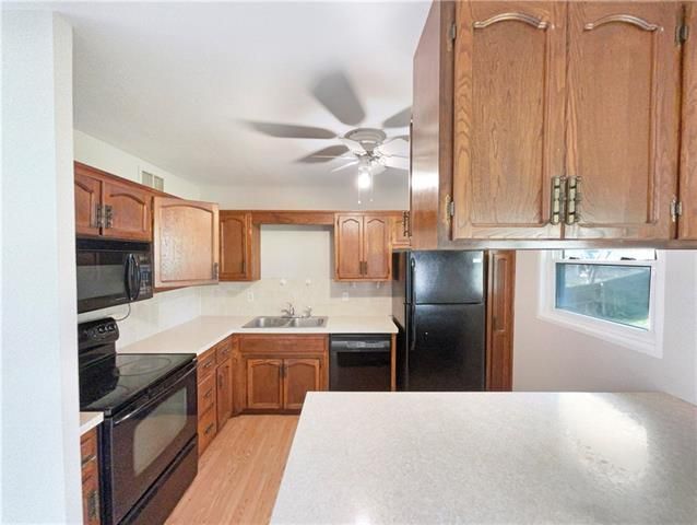 1032 Broadmore Ln, Liberty, MO 64068
