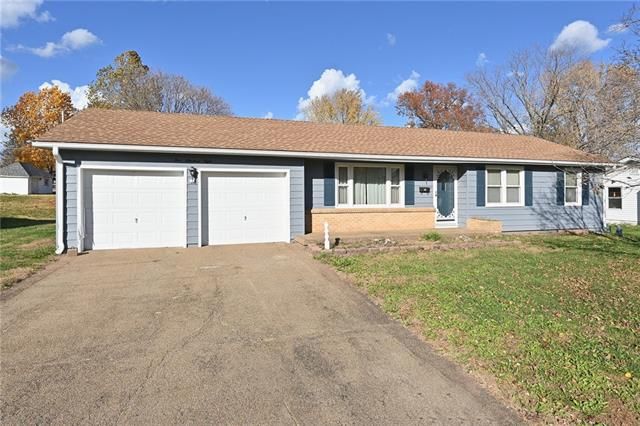 108 Crest Dr, Excelsior Springs, MO 64024