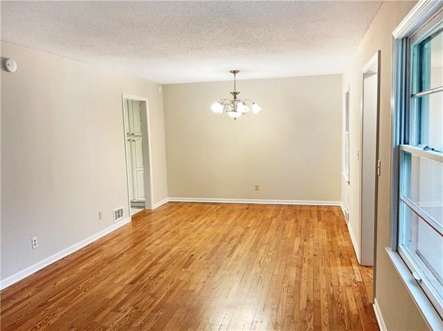 6100 W 54th St, Mission, KS 66202