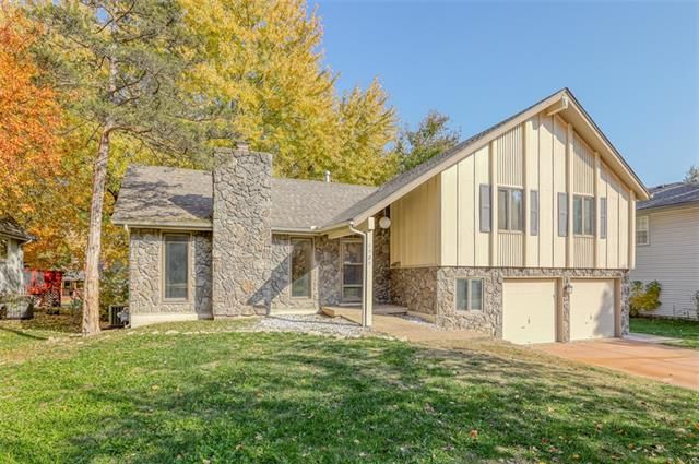 9929 Connell Dr, Overland Park, KS 66212