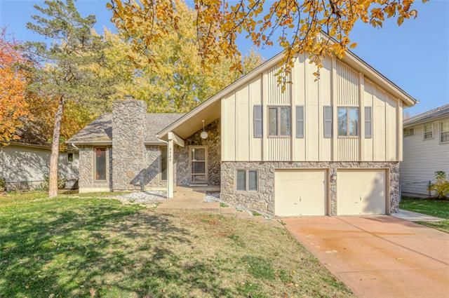 9929 Connell Dr, Overland Park, KS 66212