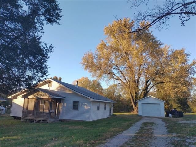 215 Fields St, El Dorado Springs, MO 64744