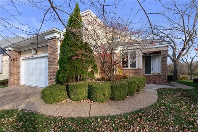 12249 Ash St, Overland Park, KS 66209