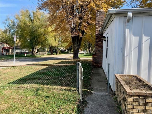 3302 Mandan Ln, St Joseph, MO 64503