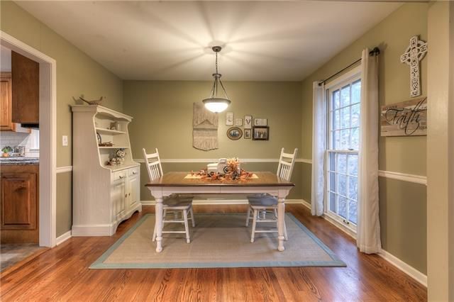 6809 W 100th St, Overland Park, KS 66212