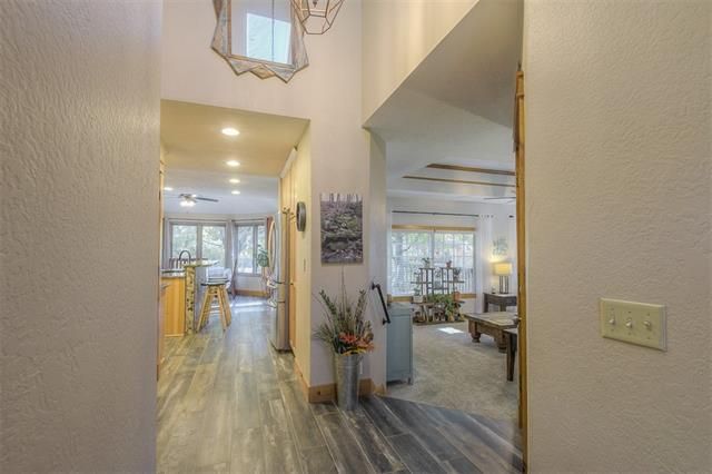 4045 SW Clipper Ln, Lee's Summit, MO 64082