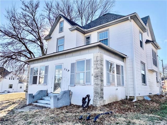 302 4th St, Maitland, MO 64466