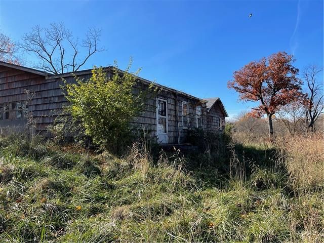 8620 E 50th St, Kansas City, MO 64129