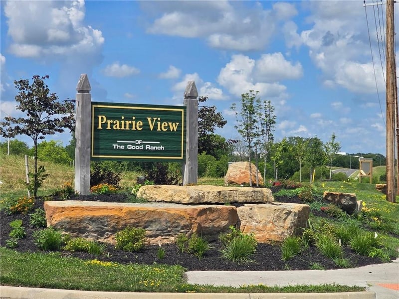 1411 Larkspur Pl, Raymore, MO 64083