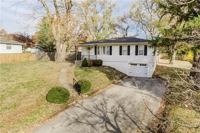 3519 Phelps Rd, Independence, MO 64055