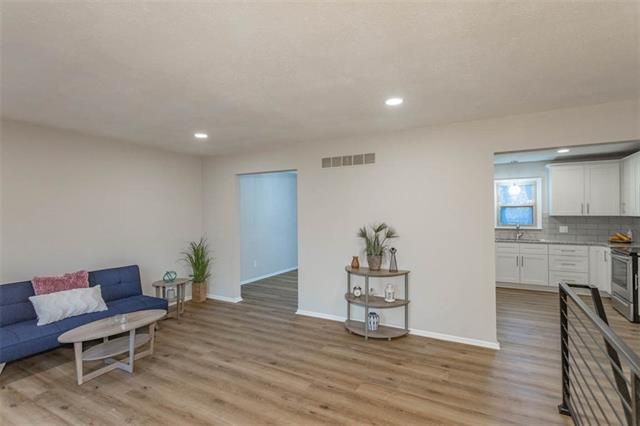 5515 Stearns St, Shawnee, KS 66203