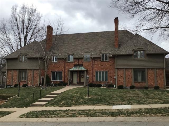 8338 NW Overland Dr, Kansas City, MO 64151