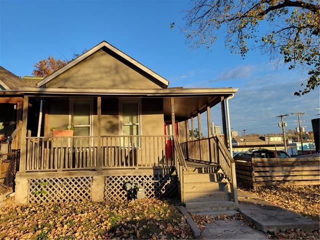 2341 Jarboe St, Kansas City, MO 64108