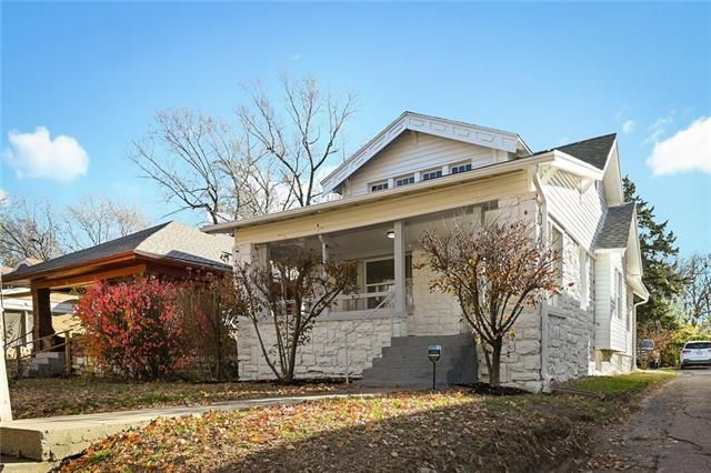 2211 E Gregory Blvd, Kansas City, MO 64132