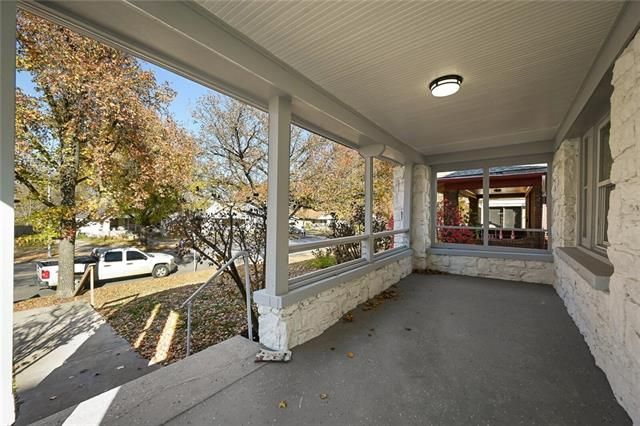 2211 E Gregory Blvd, Kansas City, MO 64132