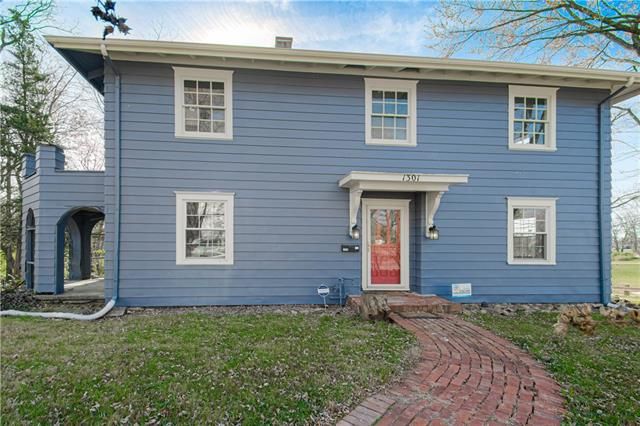 1301 E 81st Ter, Kansas City, MO 64131