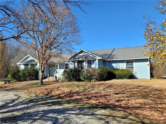 2043 Jayhawk Rd, Fort Scott, KS 66701