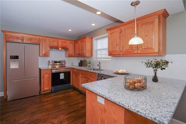 1116 E 81 St, Kansas City, MO 64131