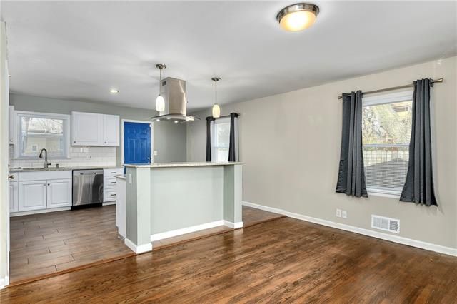 8020 Highland Ave, Kansas City, MO 64131
