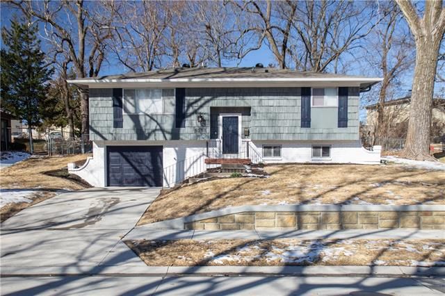 5206 Goodman Ln, Overland Park, KS 66202