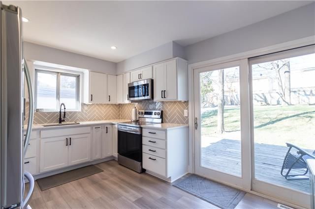 5206 Goodman Ln, Overland Park, KS 66202