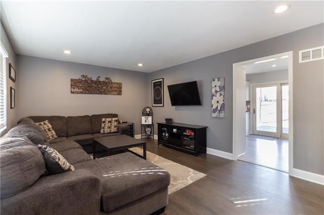 5206 Goodman Ln, Overland Park, KS 66202